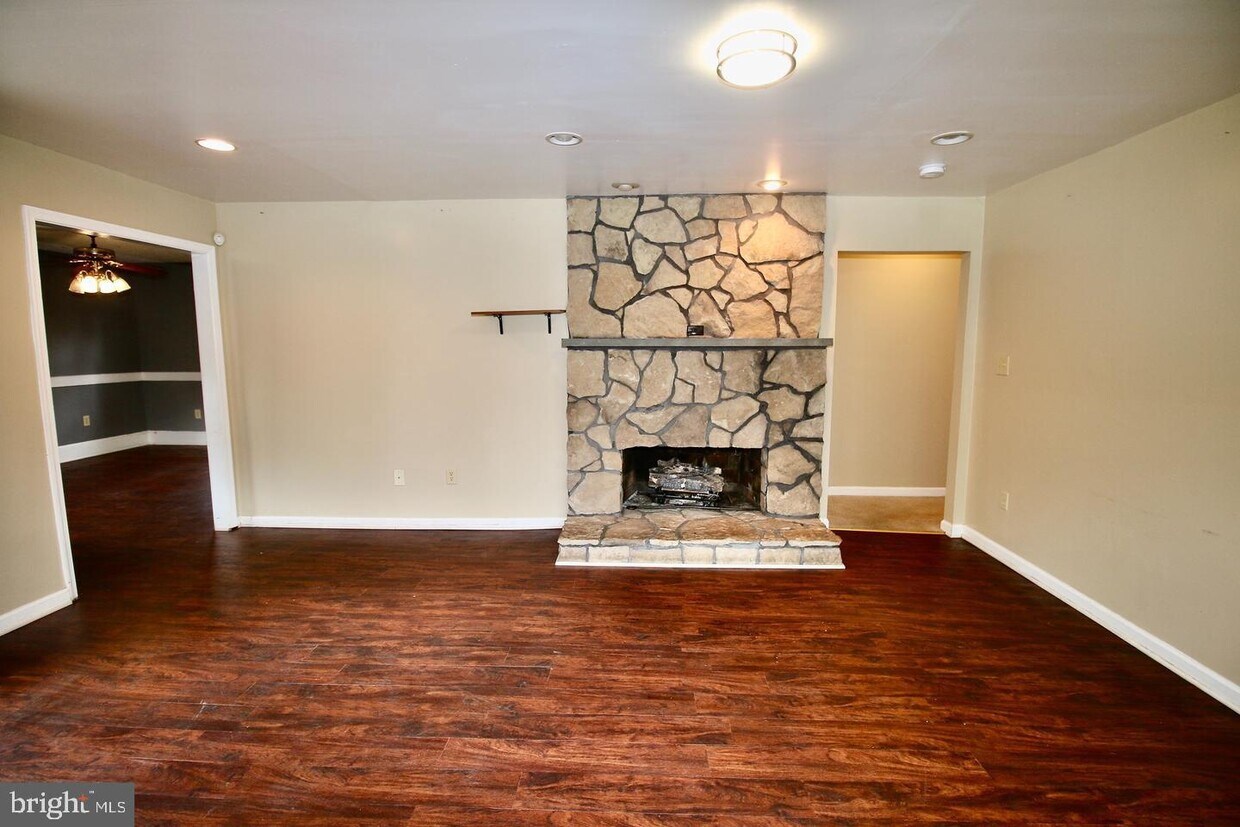 18300 Woodland Dr, Triangle, VA 22172 House Rental in Triangle, VA