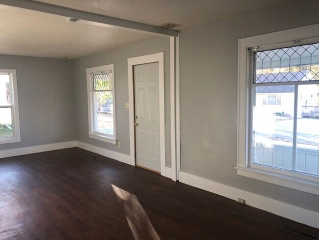 Building Photo - House- NE