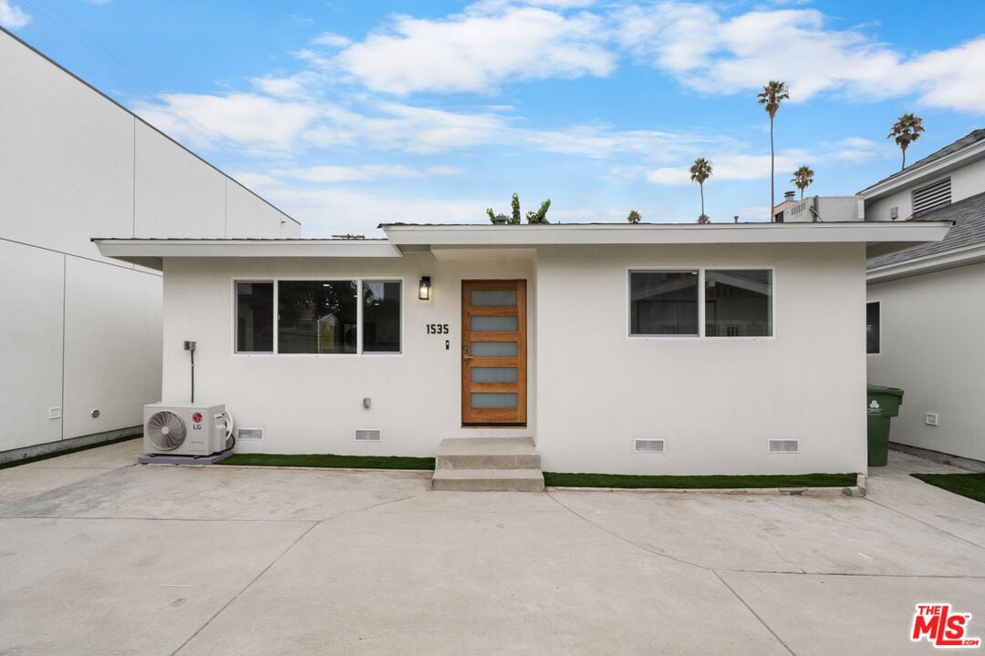 Foto principal - 1535 N Kingsley Dr
