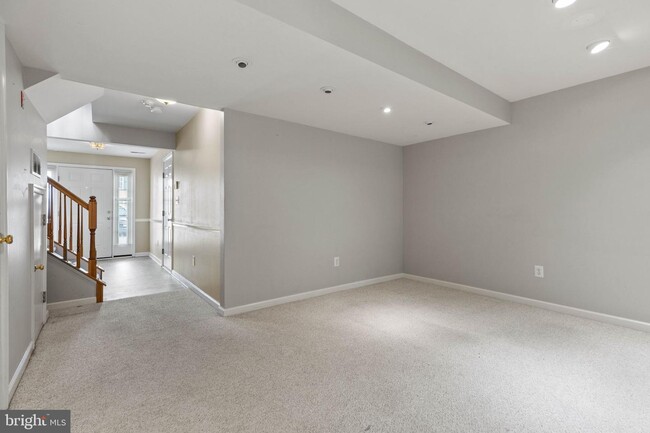 Building Photo - 302 Fox Trail