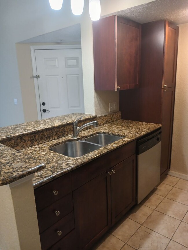 Building Photo - 1 bed 1 Bath Villa Medici