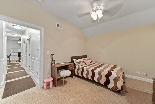 Building Photo - 3138 N Elston Ave