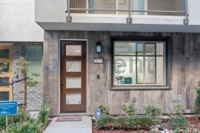 Foto del edificio - 25390 Parklane Dr