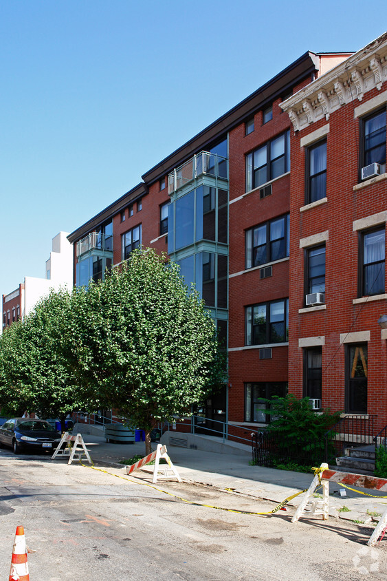 Primary Photo - 249-251 16th St