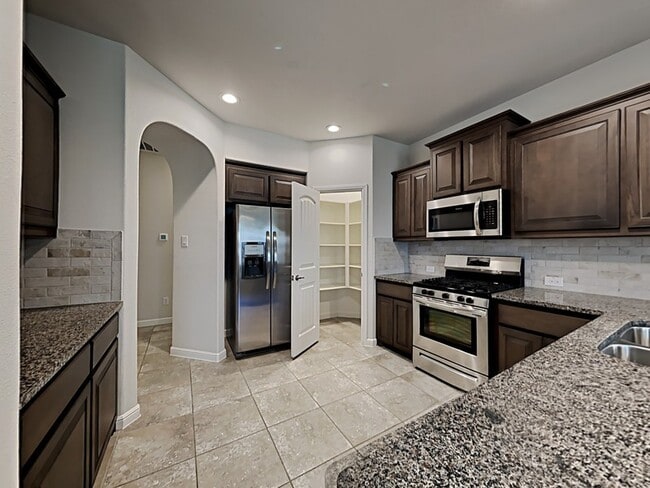 Building Photo - 9113 Golden Hollow Ln