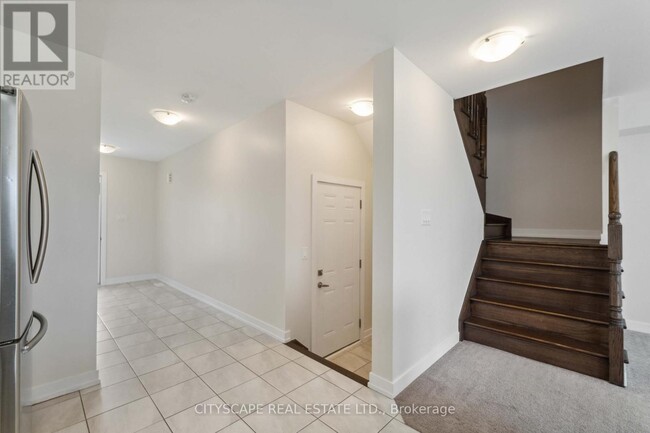 Building Photo - 148 Esther Cres
