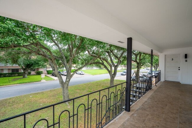 Foto del edificio - 1107 Shasta Ave W