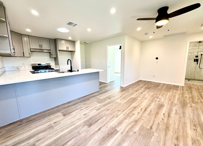Foto del edificio - 700 E Walnut Ave