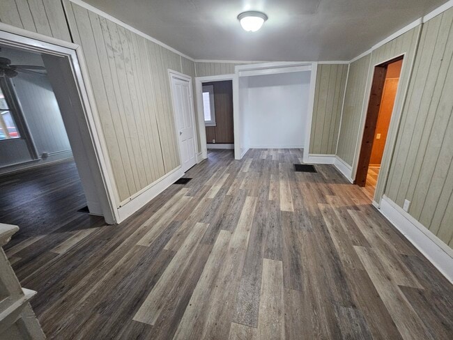 Building Photo - 229 Buckingham St