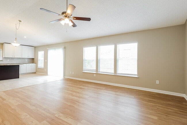 Building Photo - 1445 Heather Ct