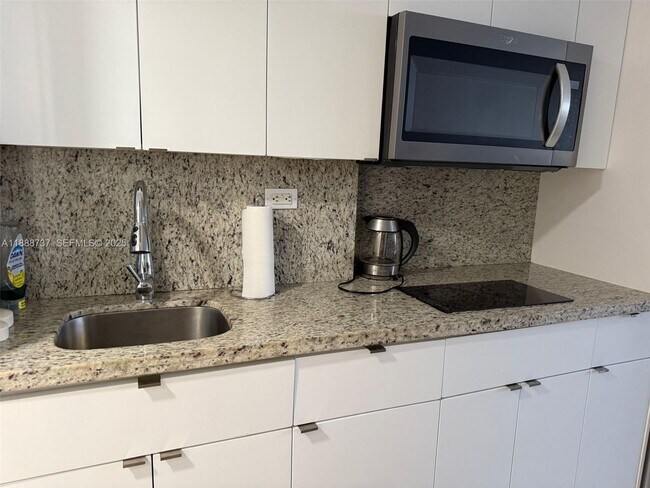 Foto del edificio - 19201 Collins Ave