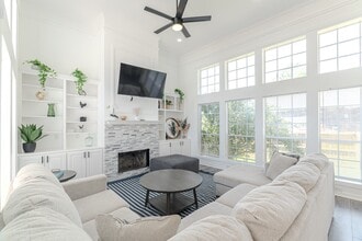 Building Photo - 3631 Country Club Blvd