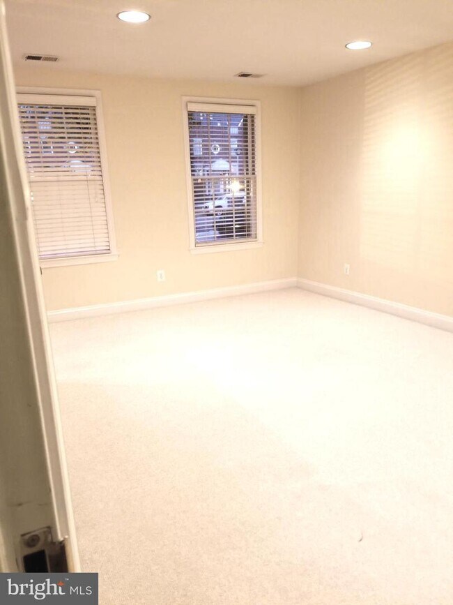 610 Bashford Ln Unit 1311, Alexandria, VA 22314 Condo for Rent in