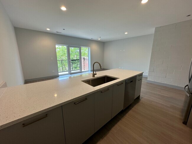 Foto del edificio - 6350 N Glenwood Ave