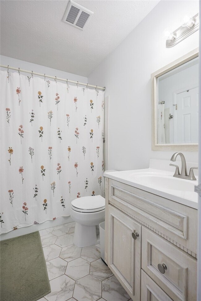 Foto del edificio - 678 Eastbrooke Ln