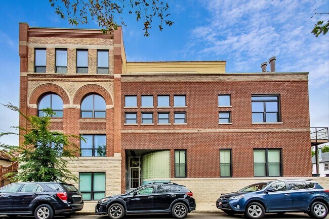 Foto del edificio - 2343 N Greenview Ave