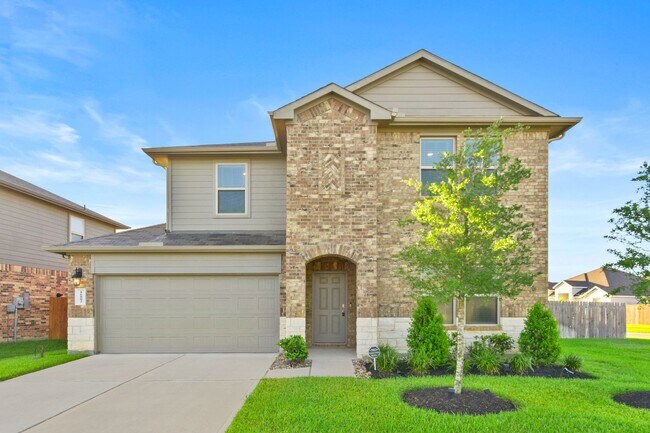 Building Photo - Spacious 5-Bedroom Home on a Premium Corne...