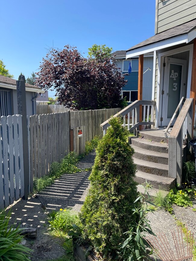 Building Photo - 508 Emerson Ave