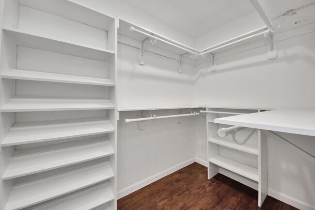 Foto del edificio - 5823 McKnight St