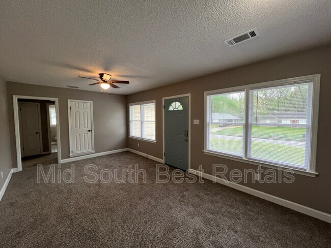 Building Photo - 1370 Greendale Ave
