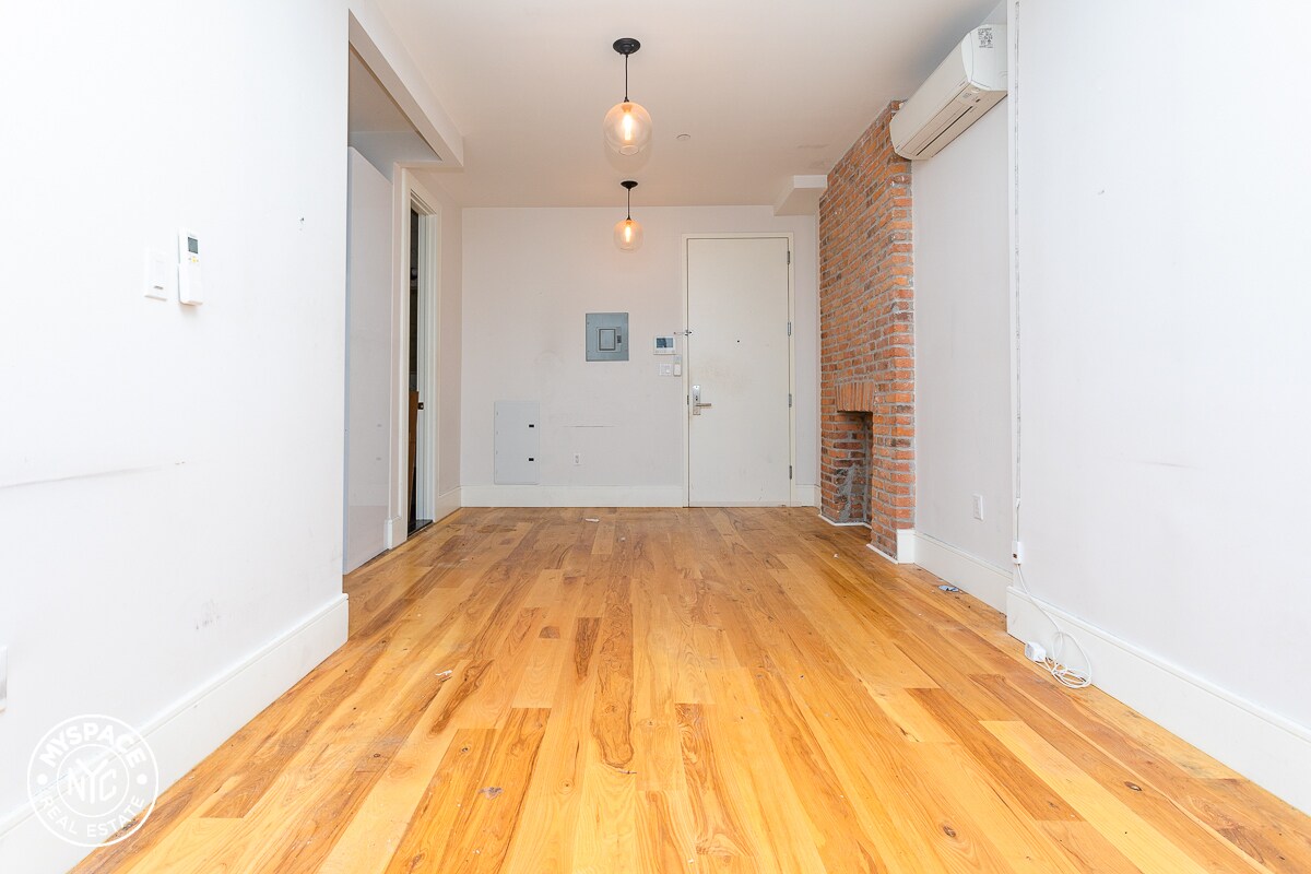 Primary Photo - 1140 Bushwick Ave