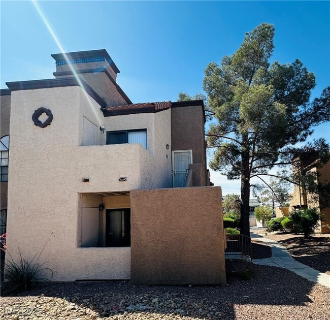 Foto del edificio - 2977 Juniper Hills Blvd
