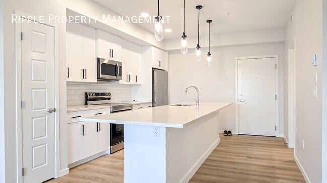 Building Photo - Modern 2 Beds, 2 Baths Apartment/Condo | 2...