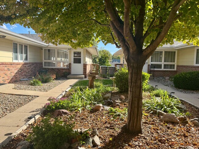 Foto del edificio - **DEPOSIT SPECIAL** 3 bedroom, 2 bath townhouse in COLLEGE VIEW