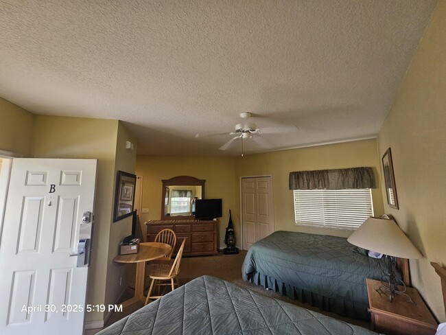 Foto del edificio - 8340 Mulligan Cir