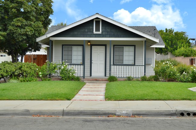 Building Photo - Quadruplex