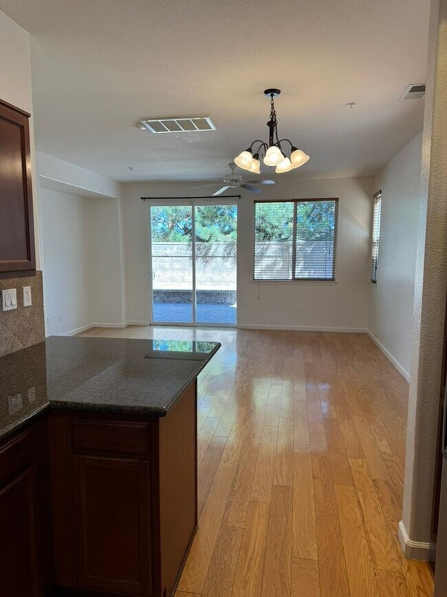 Foto del edificio - Convenient Sparks Location!