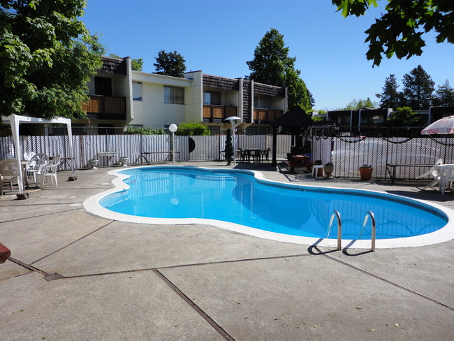 Swimming Pool - 10101 E Main Ave