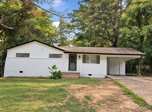 Building Photo - 1527 Maria Dr