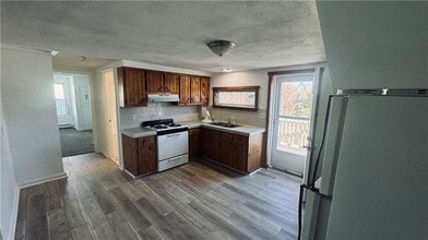 Building Photo - 968 Plainfield St