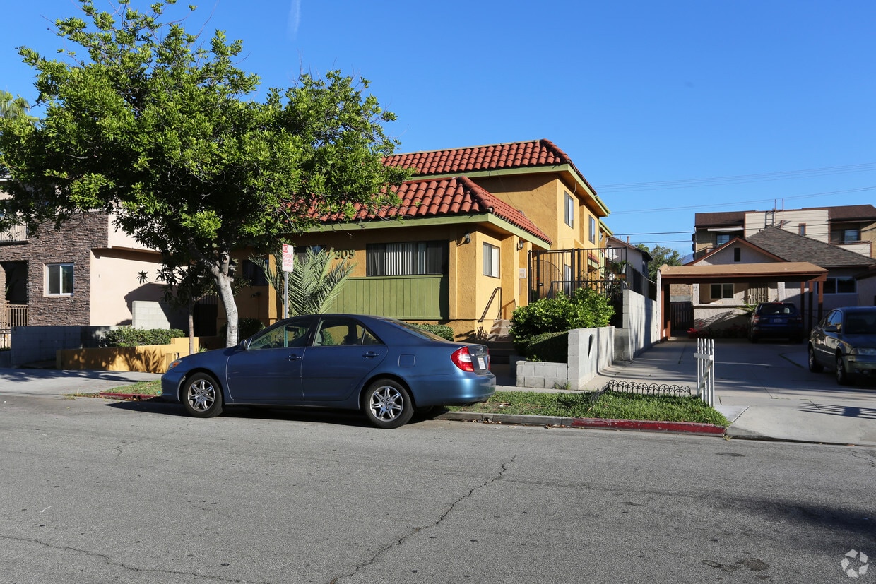 Building Photo - 909 Orange Grove Ave