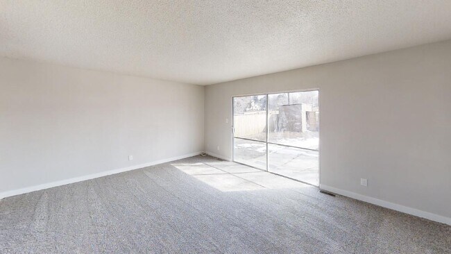 Building Photo - 1307 Rushmore Dr