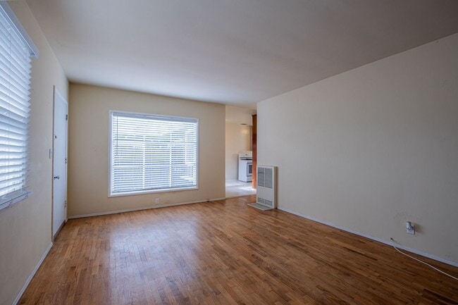 Building Photo - 1504 S Catalina Ave