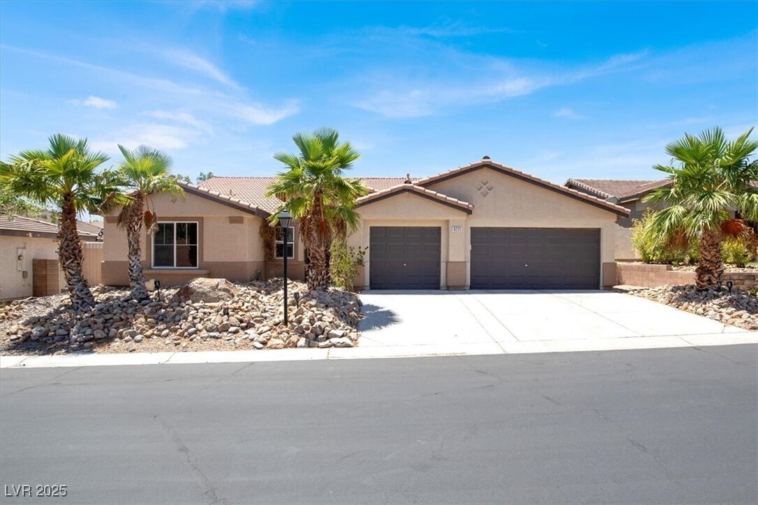 Foto principal - 8225 Cabin Springs Ave