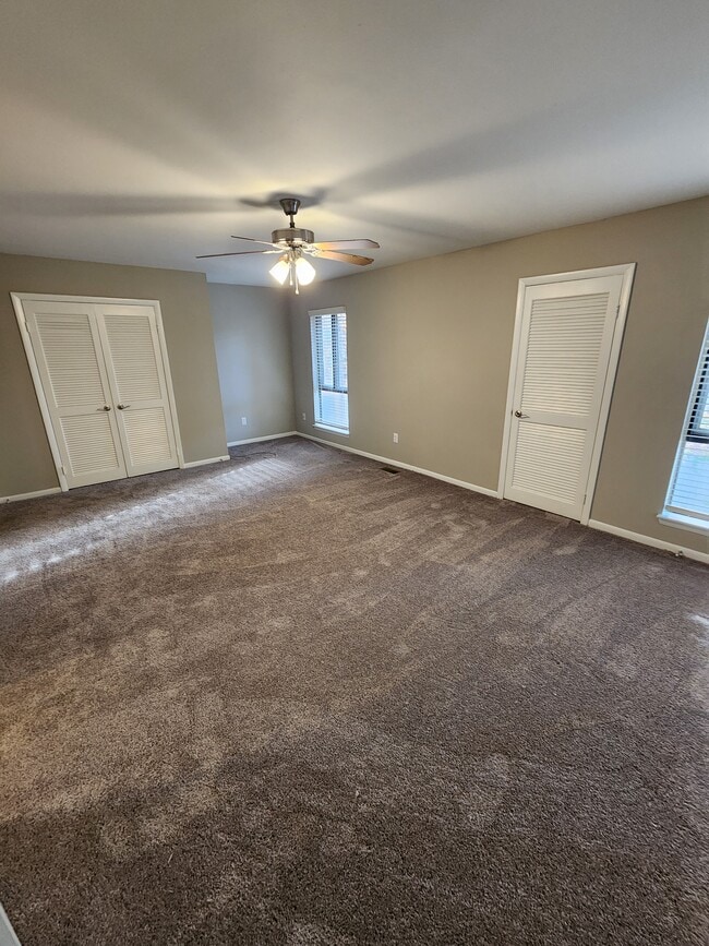 3BR, 2.5 bath- 1,675 sq ft master bedroom - Willow Oaks