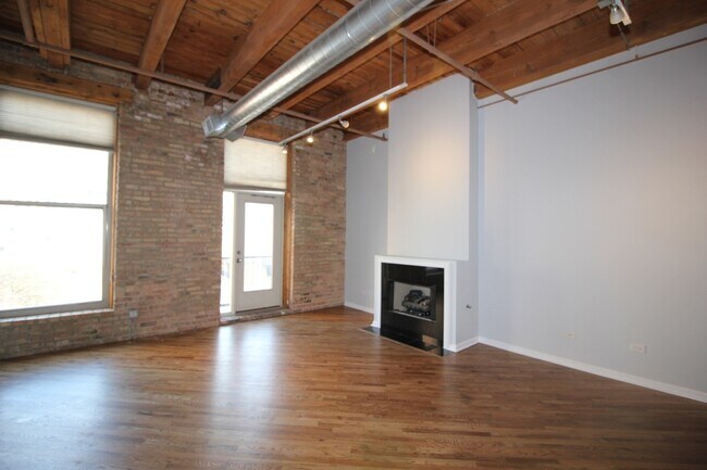 Living Room - 550 W Harrison St