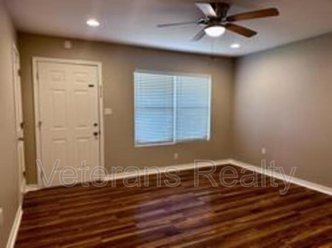 Photo - 113 Alverado Dr House