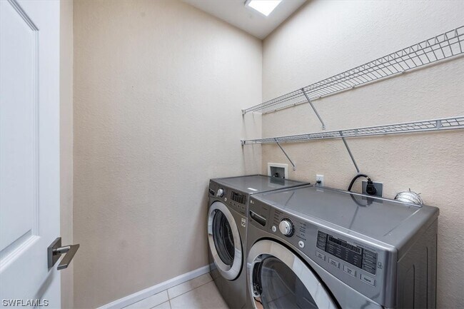 Foto del edificio - 7123 Blue Juniper Ct
