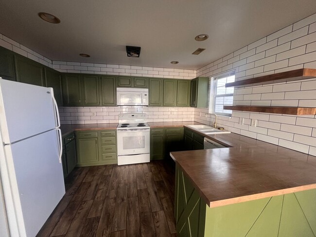 Foto del edificio - 16785 Huntington Ln