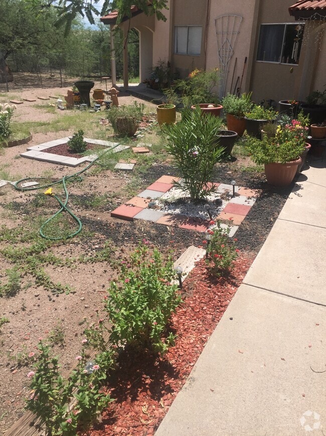 Building Photo - 433 Avenida Garza
