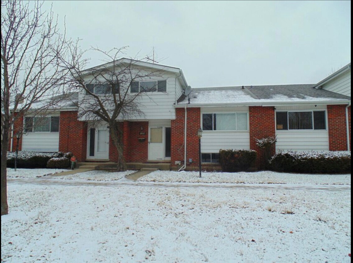 9256 Washington St, Niles, IL 60714 Townhome Rentals in Niles IL