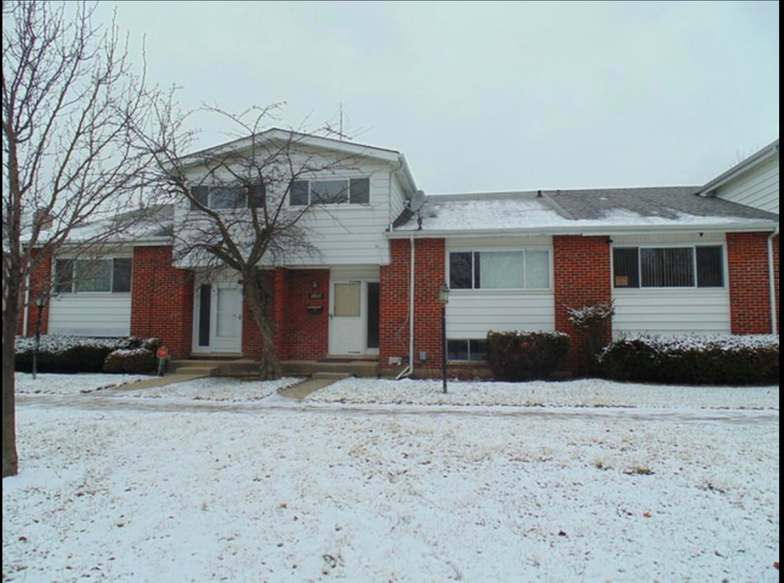 9256 Washington St, Niles, IL 60714 Townhome Rentals in Niles IL