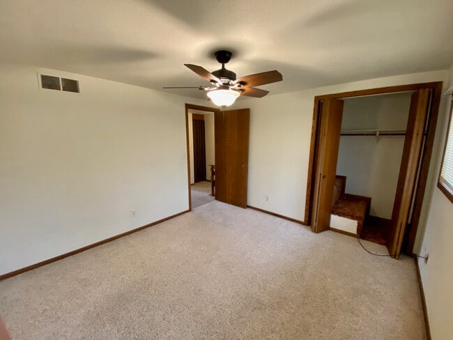 Building Photo - 610 12th Ave S