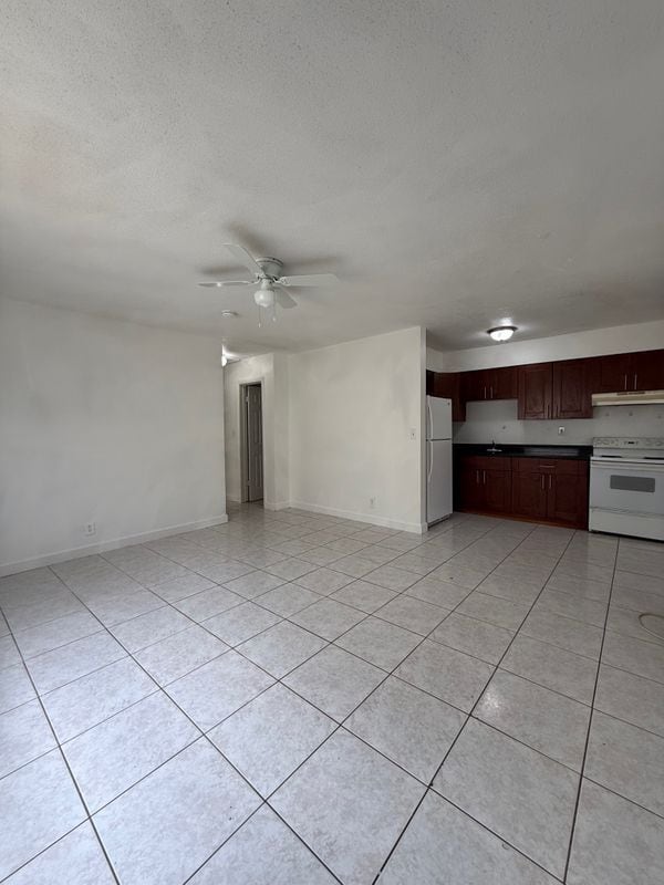 Building Photo - 5211 NW 17th Ct