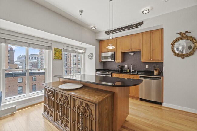 Building Photo - 675 E St NW