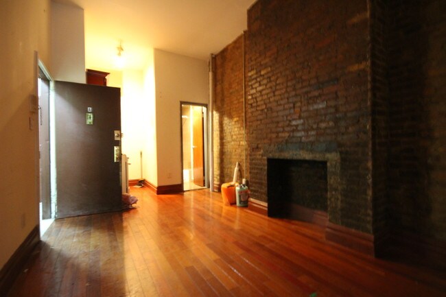 Foto del edificio - 273 E 10th St